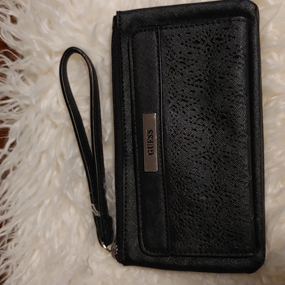💚Guess Black Wallet/ Wristlet - Picture 1 of 10